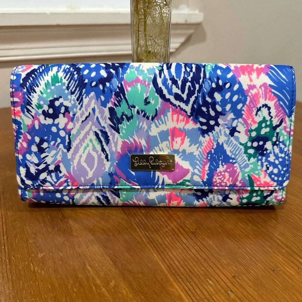 Lilly Pulitzer Colorful Patterned Travel Wallet